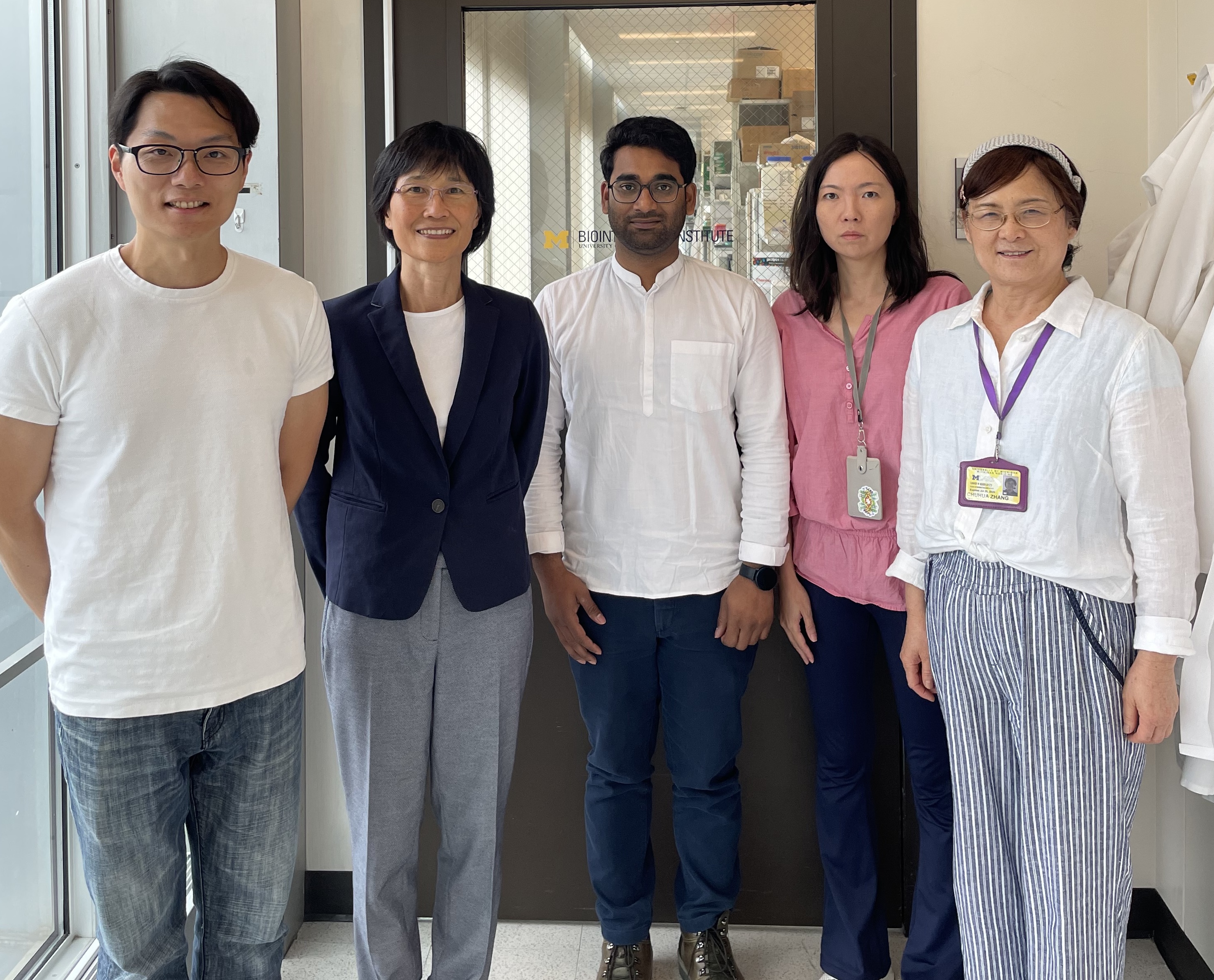simmer hu lab group photo